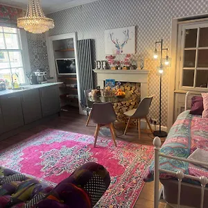 Apartamento Georgian At Thomas Street Double Bedroom And Two Single Trundle Beds, Bath